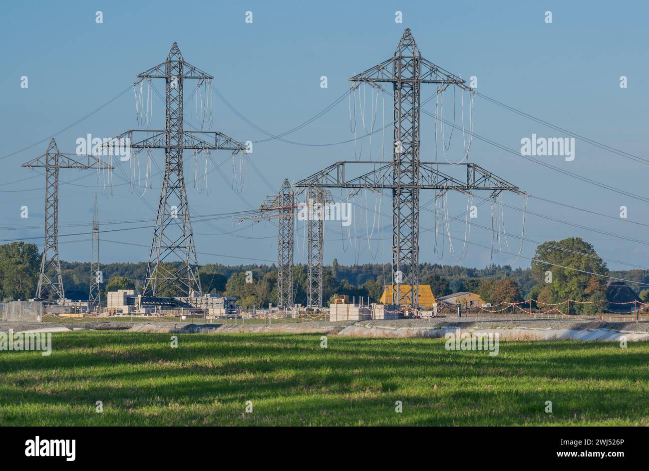 Costruzione di un sistema di sfasamento per controllare specificamente i flussi di corrente nella rete elettrica per e. Foto Stock