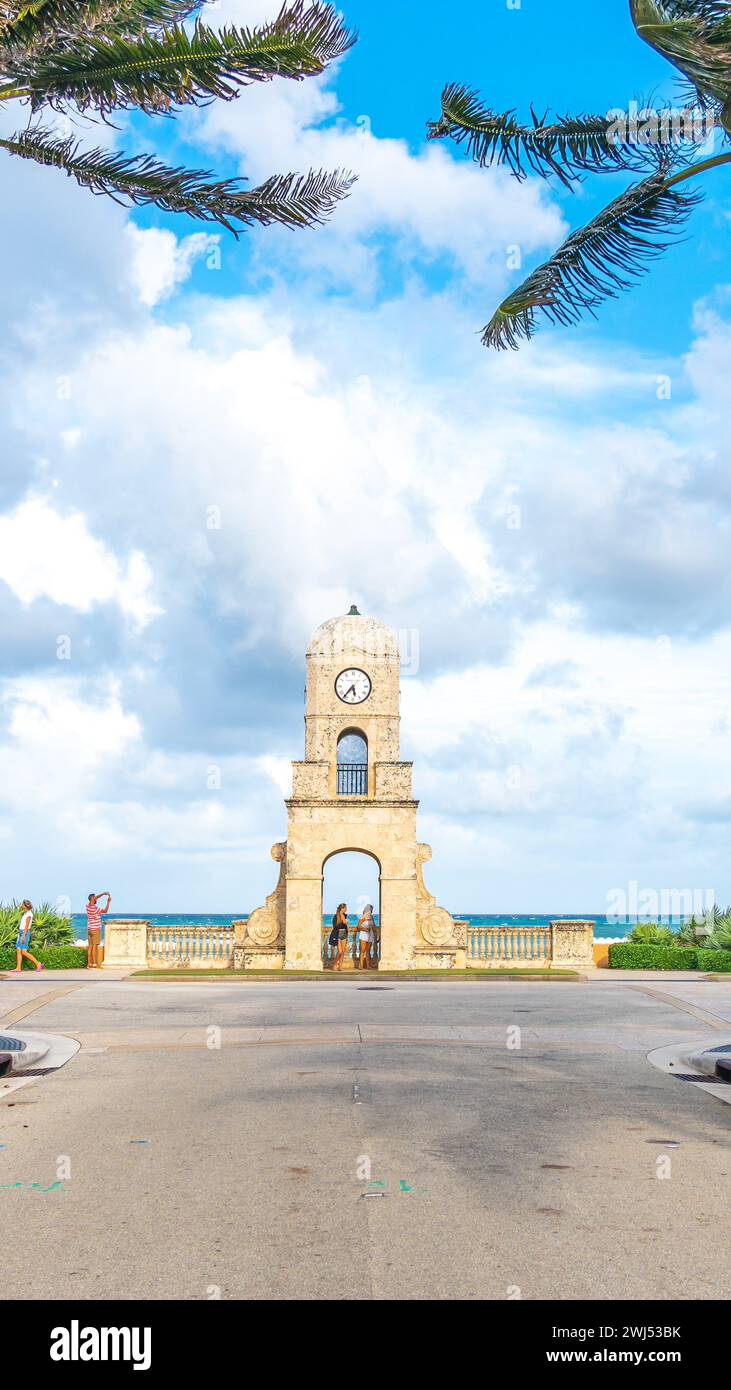 Worth Avenue, torre dell'orologio a Palm Beach, Florida, USA Foto Stock