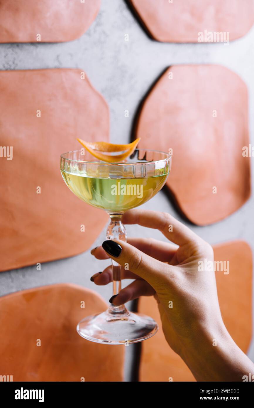 Apple martini con un Apple guarnire Foto Stock