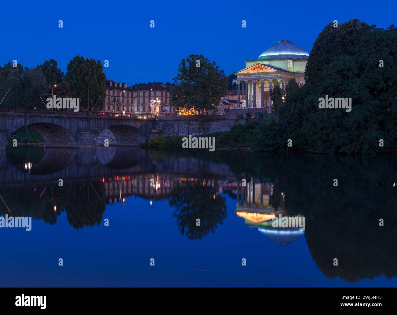 torino, piemonte, italia, chiesa, ora blu, riflessioni, chiesa della gran madre di dio Foto Stock