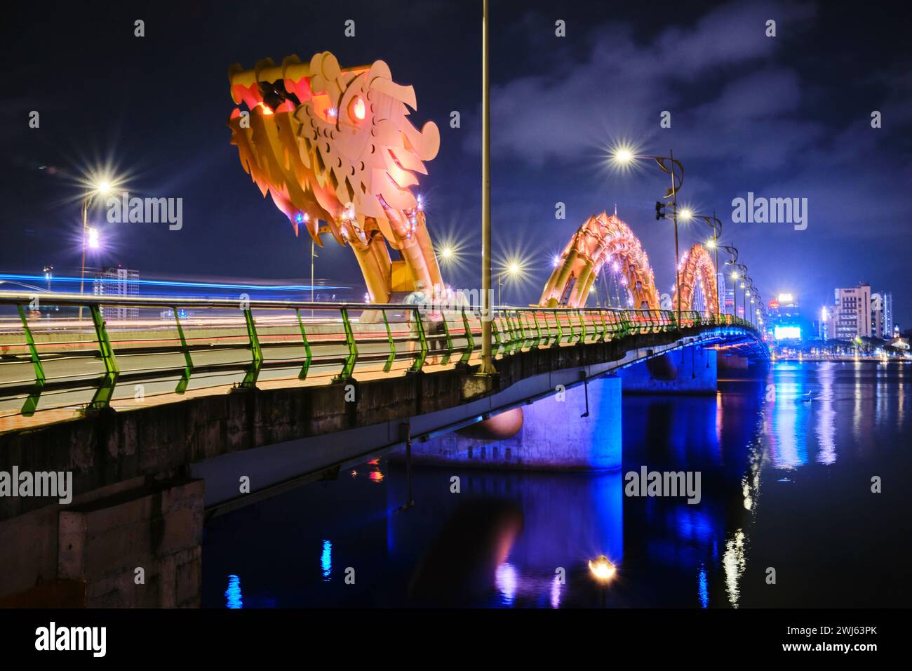 2024 gennaio, Dragon Bridge a da Nang di notte Foto Stock
