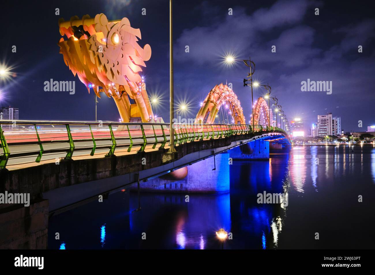2024 gennaio, Dragon Bridge a da Nang di notte Foto Stock