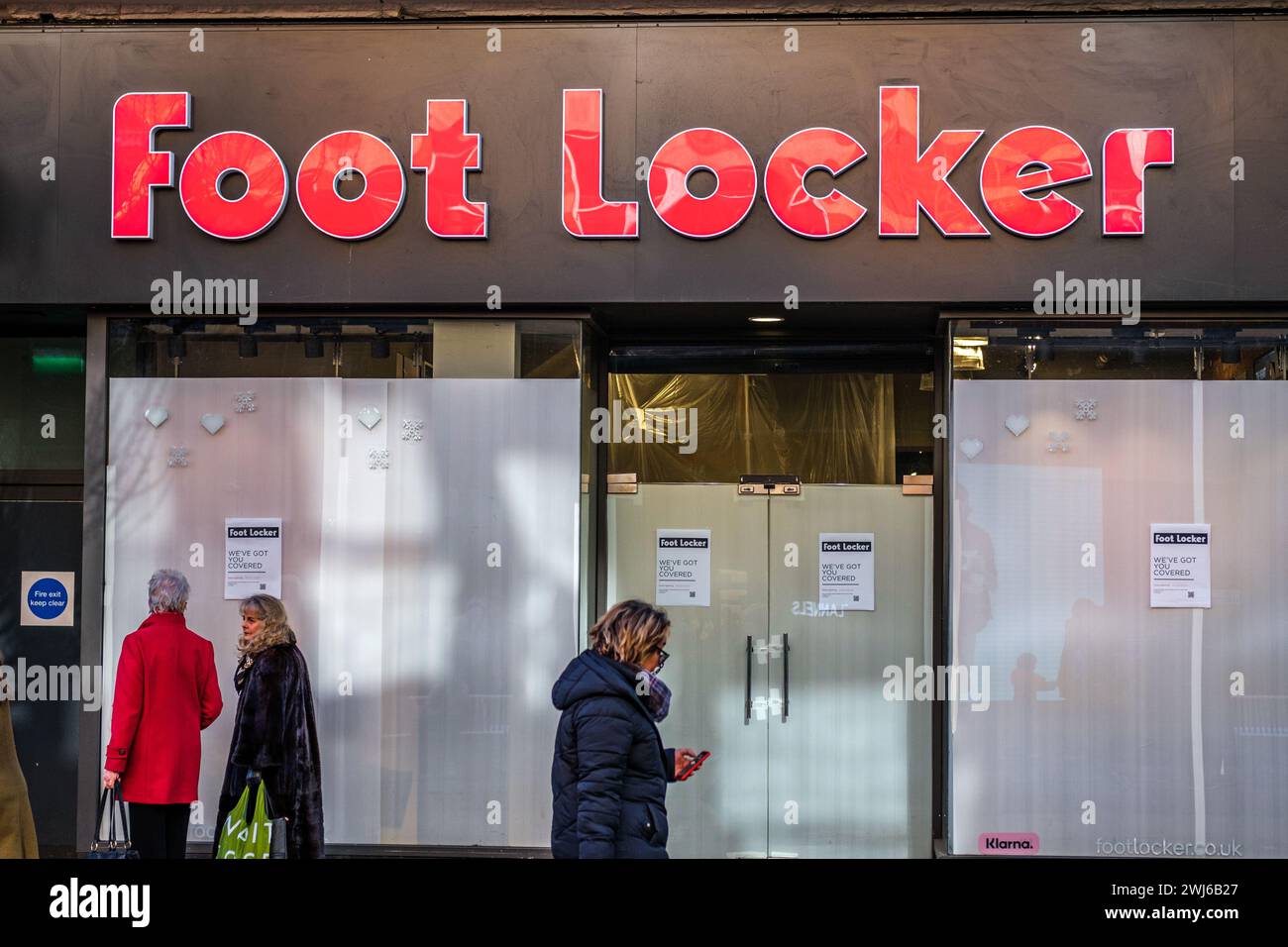 Kingston-upon-Thames, Londra, Regno Unito, 12 febbraio 2024, Foot Locker High Street Retailer Chain Fashion Shoe Shop chiuso Foto Stock