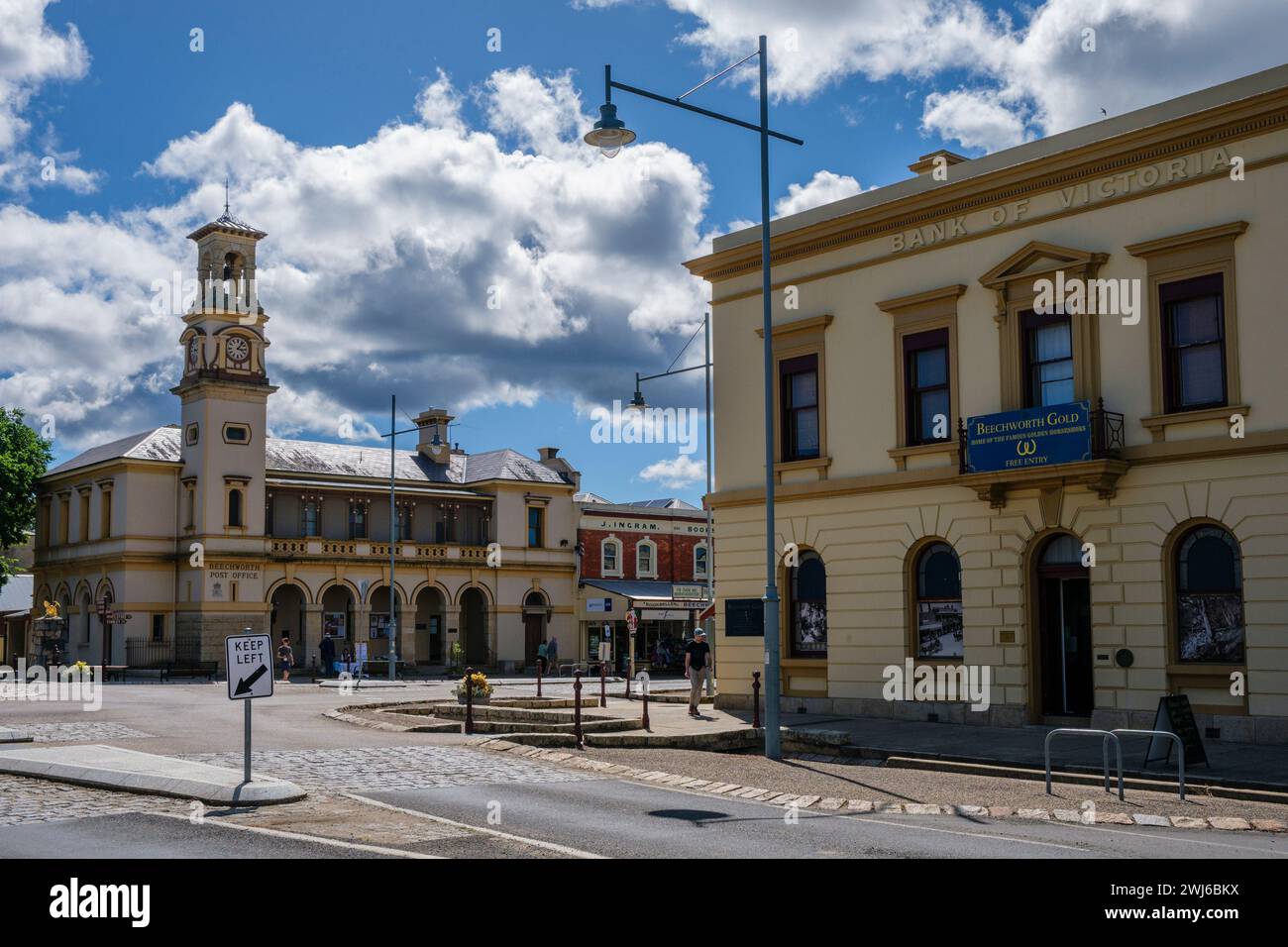 L'ufficio postale di Beechworth e l'ex edificio della Bank of Victoria, Beechworth, Victoria, Australia Foto Stock