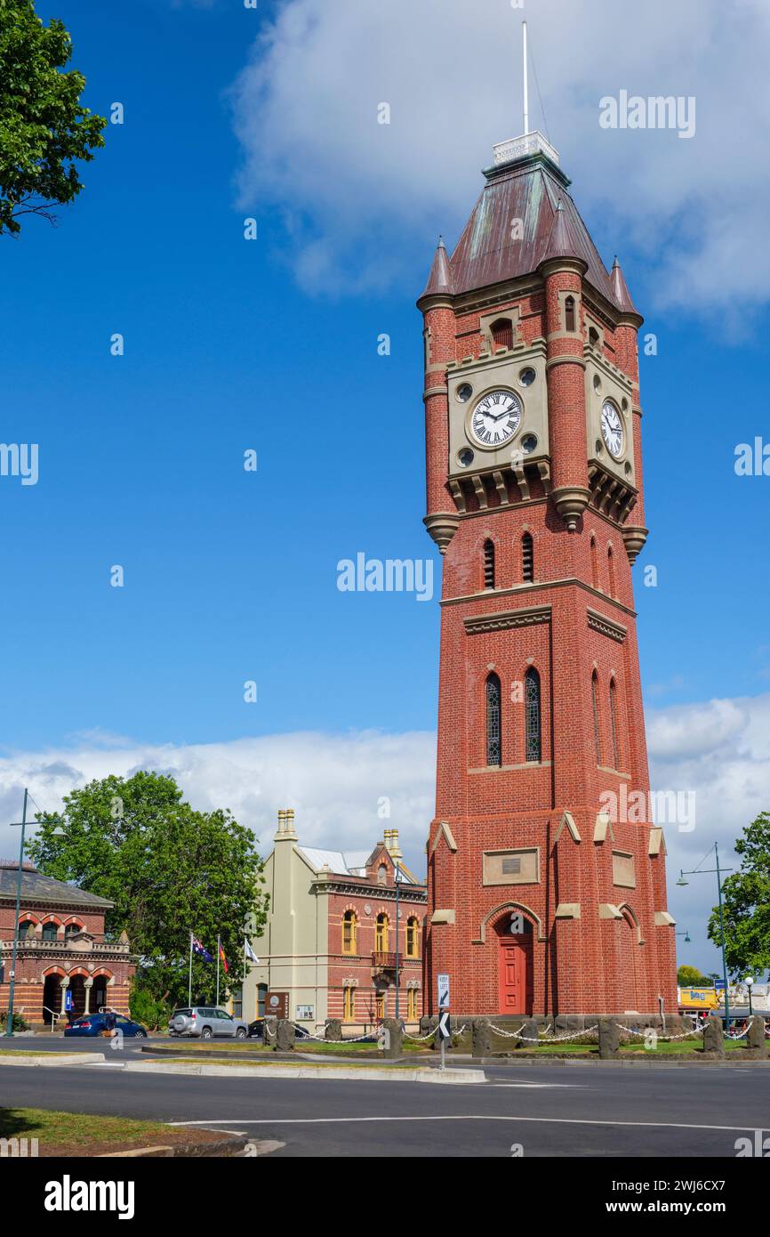 La torre dell'orologio vittoriano a Camperdown risale al 1896 - Manifold Street, Camperdown, Victoria, Australia Foto Stock
