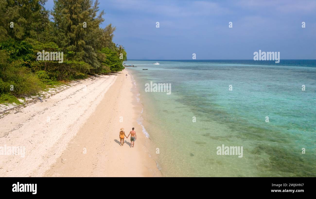 Isola tropicale di Koh Ngai nel Mar delle Andamane Trang in Thailandia Foto Stock