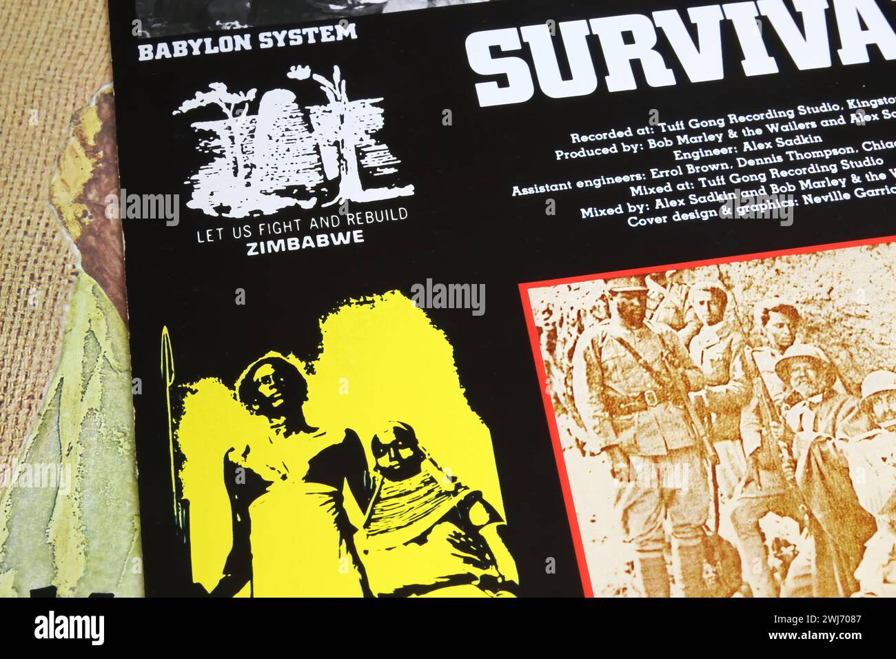 Viersen, Germania - 9 gennaio. 2024: Bob Marley Reggae album di musica sopravvivenza con il simbolo di rastafari Babylon System e Message Reformed e. Foto Stock