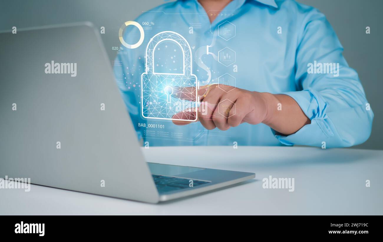 Uomo d'affari che utilizza la tecnologia di crittografia sicura per computer, sicurezza informatica, privacy della protezione dei dati, sicurezza dell'accesso a Internet, crittografia di sicurezza di noi Foto Stock