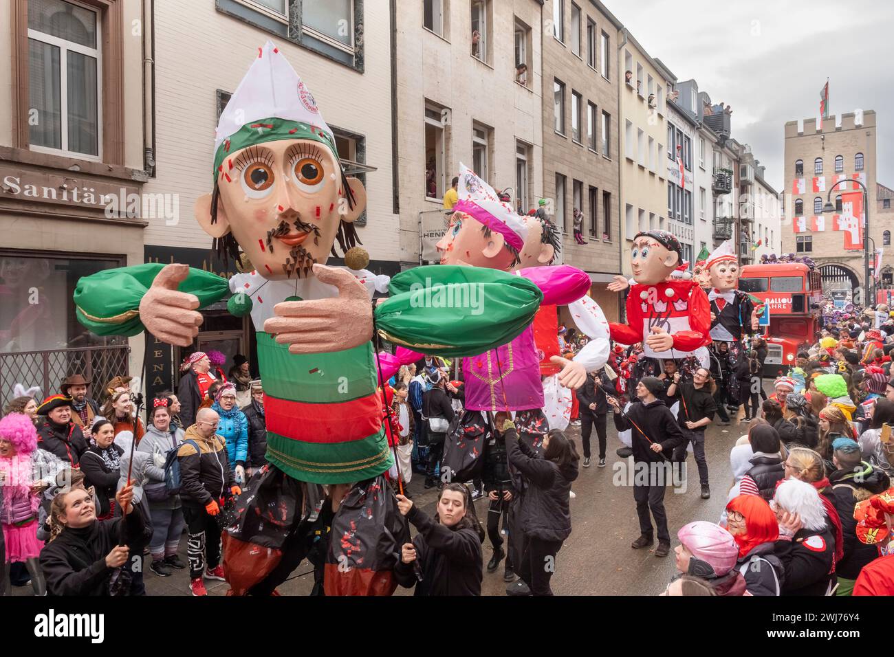 Carnevale, lunedì delle rose a Colonia a Severinstraße nel Vringsveedel, dove Colonia è ancora al suo meglio. Foto Stock