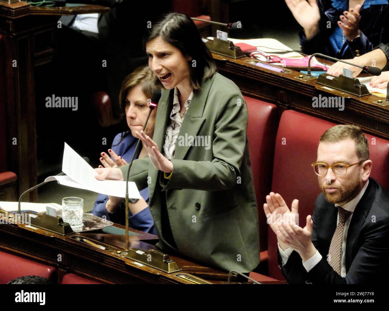 Foto Mauro Scrobogna/LaPresse 13-02-2024 Roma (Italia) - politica - camera dei deputati, mozioni riguardanti iniziative in merito alla crisi in Medio Oriente - nella foto: Elly Schlein e Giuseppe Provenzano PD durante la discussione delle mozioni sulla situazione di conflitto Israele Hamas a Gaza 13 febbraio 2024 Roma (Italia)- politica - camera dei deputati, mozioni riguardanti iniziative riguardanti la crisi in Medio Oriente - nella foto: Elly Schlein PD durante la discussione delle mozioni sulla situazione del conflitto di Hamas in Israele a Gaza Foto Stock