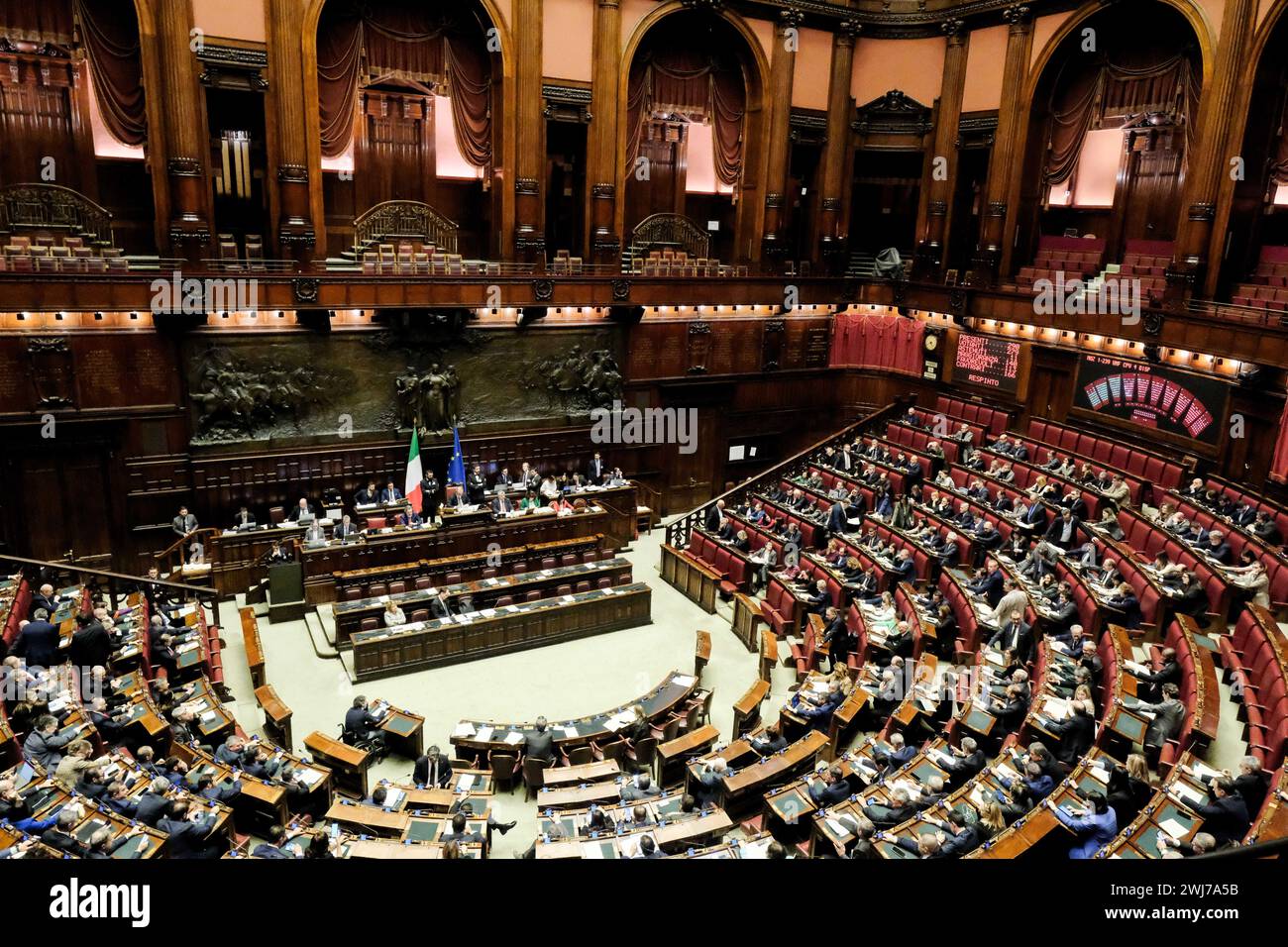 Roma, Italia. 13 febbraio 2024. Foto Mauro Scrobogna/LaPresse 13-02-2024 Roma (Italia) - politica - camera dei deputati, mozioni riguardanti iniziative in merito alla crisi in Medio Oriente - nella foto: voti delle mozioni sulla situazione di conflitto Israele Hamas a Gaza 13 febbraio 2024 Roma (Italia)- politica - camera dei deputati, mozioni riguardanti iniziative riguardanti la crisi in Medio Oriente - nella foto: votazioni delle mozioni sulla situazione di conflitto di Hamas in Israele a Gaza credito: LaPresse/Alamy Live News Foto Stock