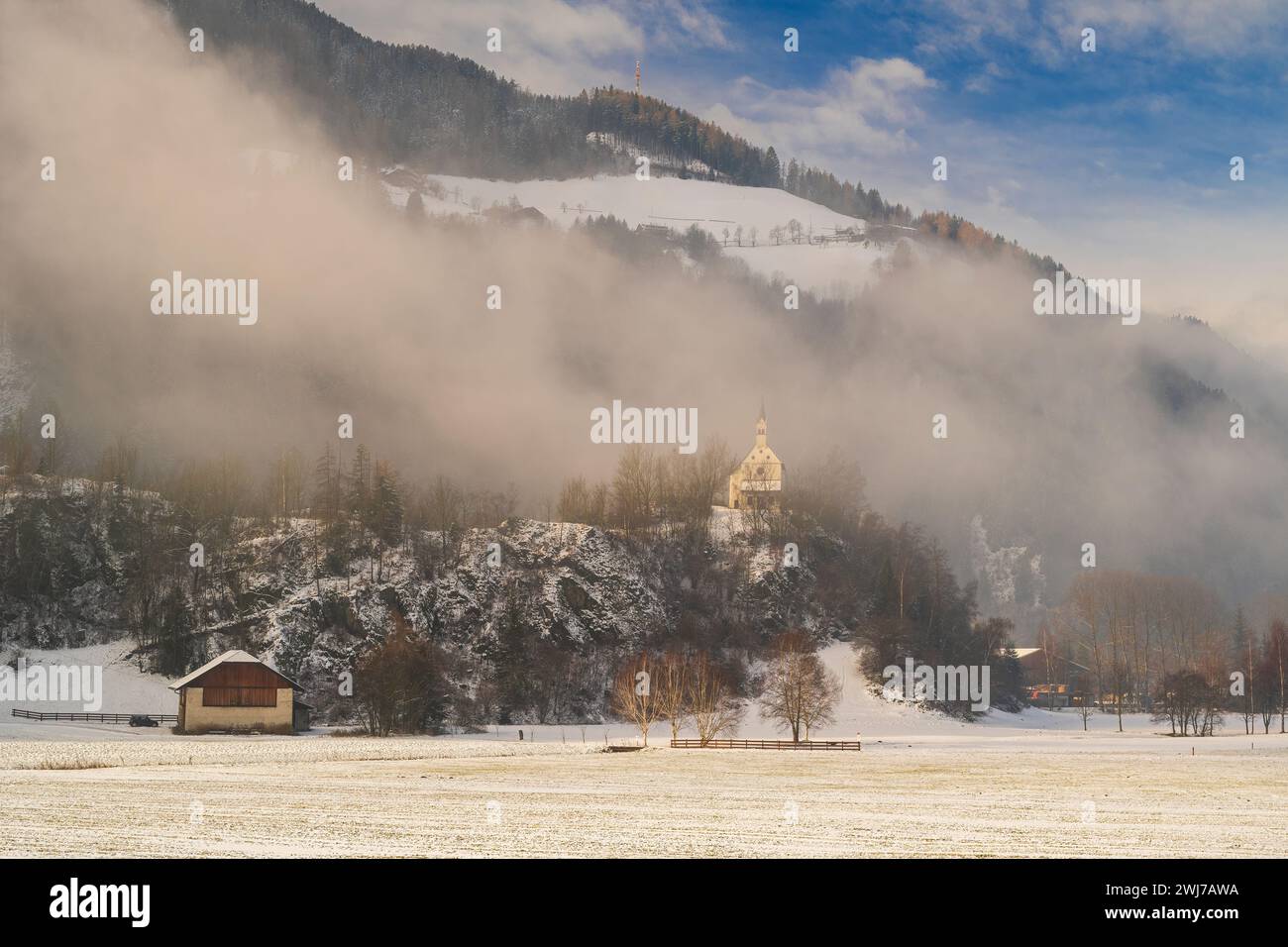 Paesaggio invernale panoramico, Freienfeld-campo di Trens, alto Adige, Italia Foto Stock