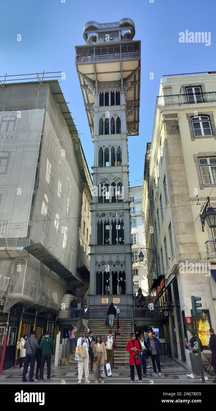 Elevador de Santa Justa, ascensore verticale di trasporto in ferro battuto neogotico, costruito nel 1901, Lisbona, Portogallo Foto Stock