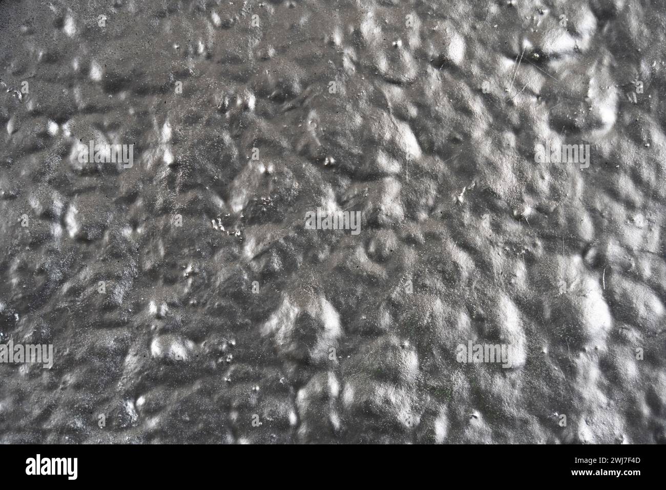 Dettaglio di graffiti con vernice spray su una parete di cemento Foto Stock