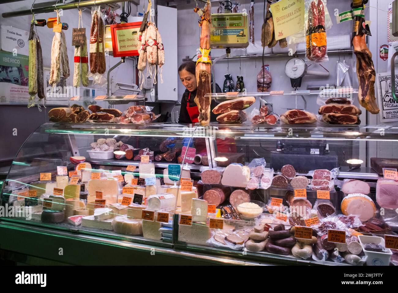 Gastronomia del vecchio mercato centrale dell'Abaceria di Barcellona Foto Stock