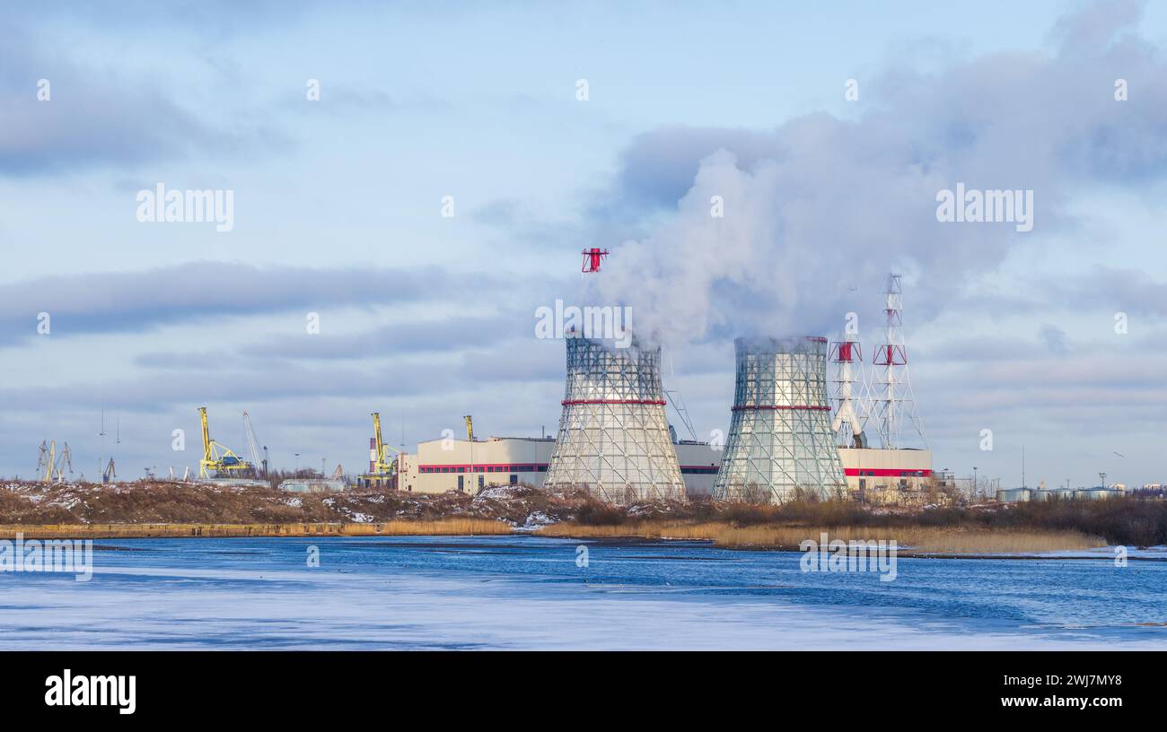CHP sud-ovest di San Pietroburgo, Russia. Il sistema combinato di calore ed energia elettrica o centrale termica è una centrale elettrica in cui l'energia termica viene convertita Foto Stock