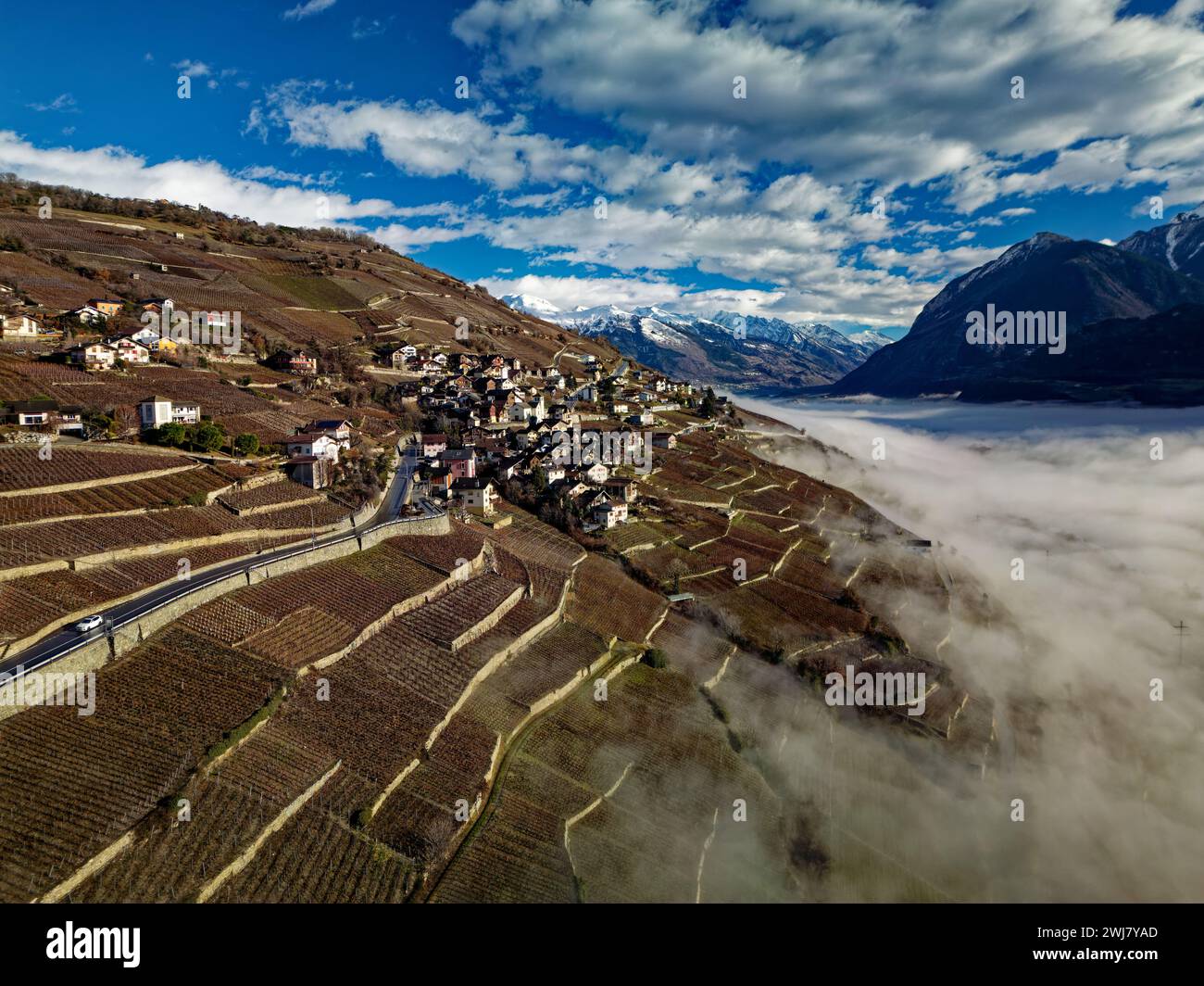 Vista dall'alto del magnifico paesaggio di Ollon, Vallese, Svizzera Foto Stock