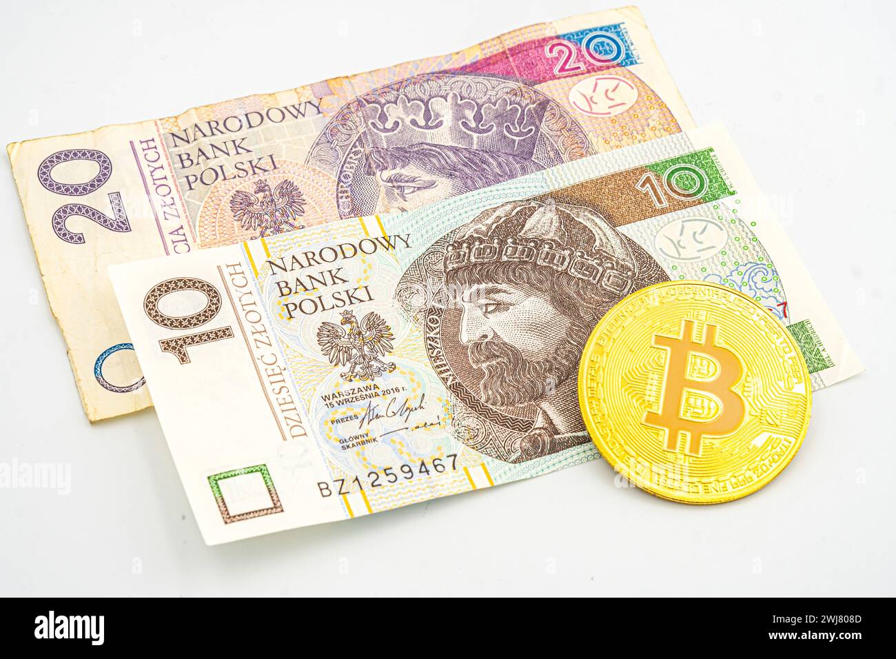 Bitcoin criptovaluta denaro virtuale e Polonia Zloty Currency. Criptovaluta Bitcoin monete su Zloty polacco. Mieszko i Principe. Polonia PLN Bitco Foto Stock