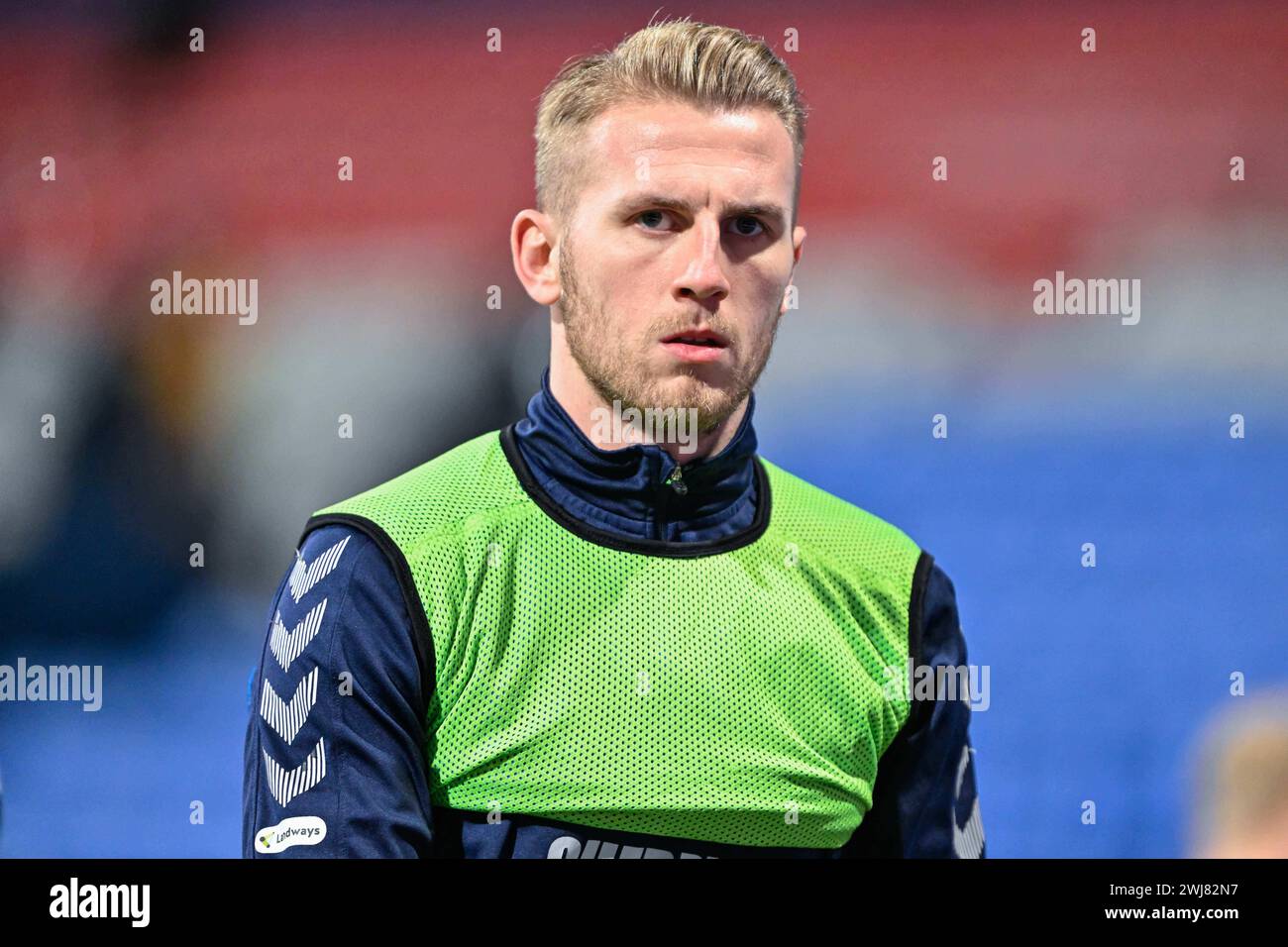 Jason McCarthy si scalda davanti alla partita, durante la partita della Sky Bet League 1 Bolton Wanderers vs Wycombe Wanderers al Toughsheet Community Stadium, Bolton, Regno Unito, 13 febbraio 2024 (foto di Cody Froggatt/News Images) Foto Stock