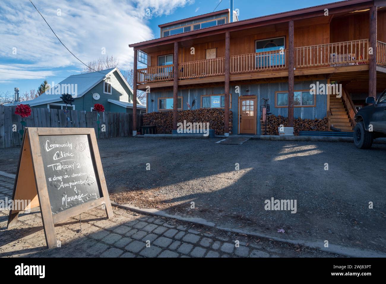 Firmi di fronte a una clinica di benessere a Joseph, Oregon. Foto Stock