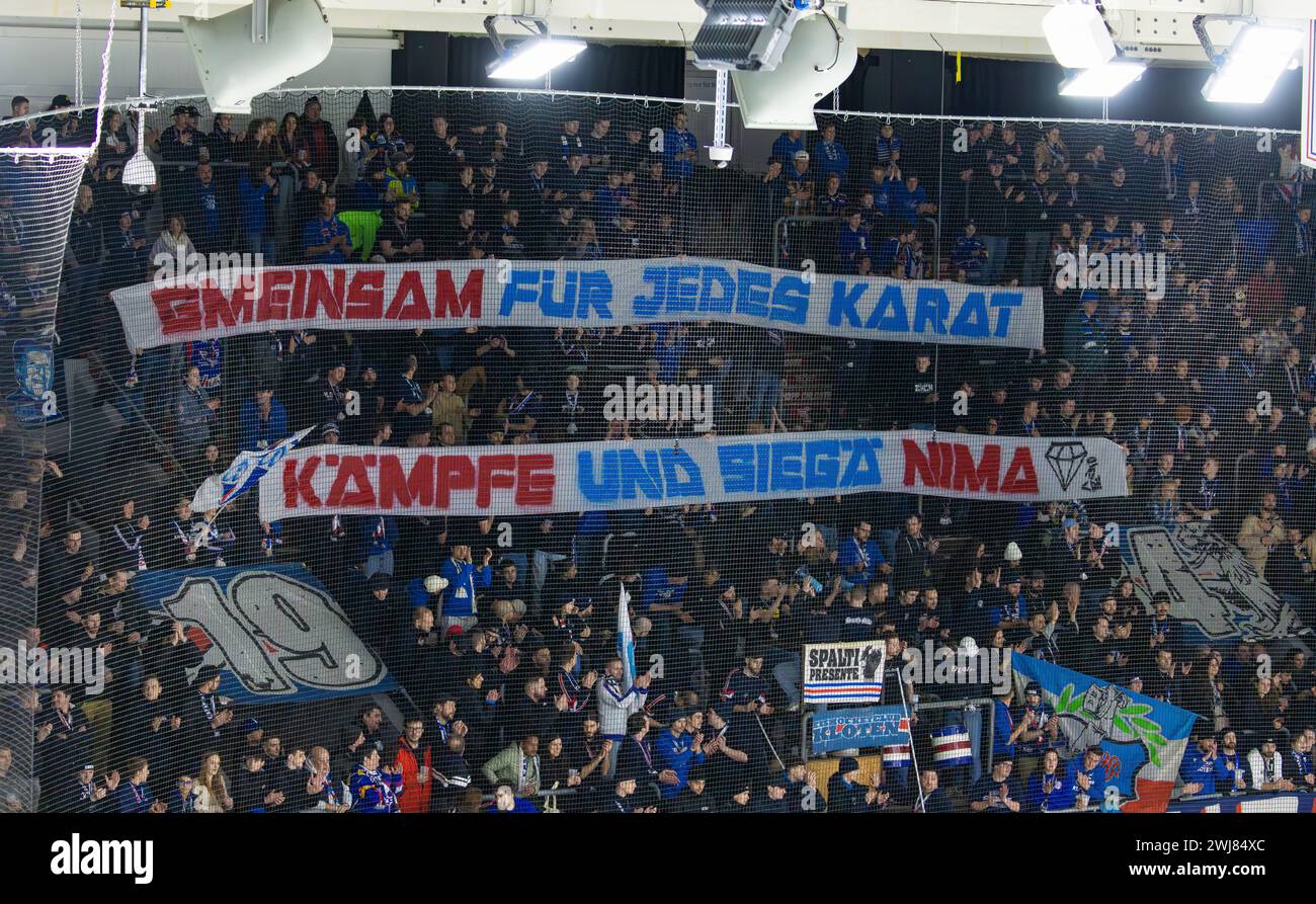 EHC Kloten - HC Fribourg-Gotteron, Stimo Arena, National League NL, stagione regolare: Eine Botschaft der EHC Kloten fans an die Spieler des EHC Kloten. Foto Stock