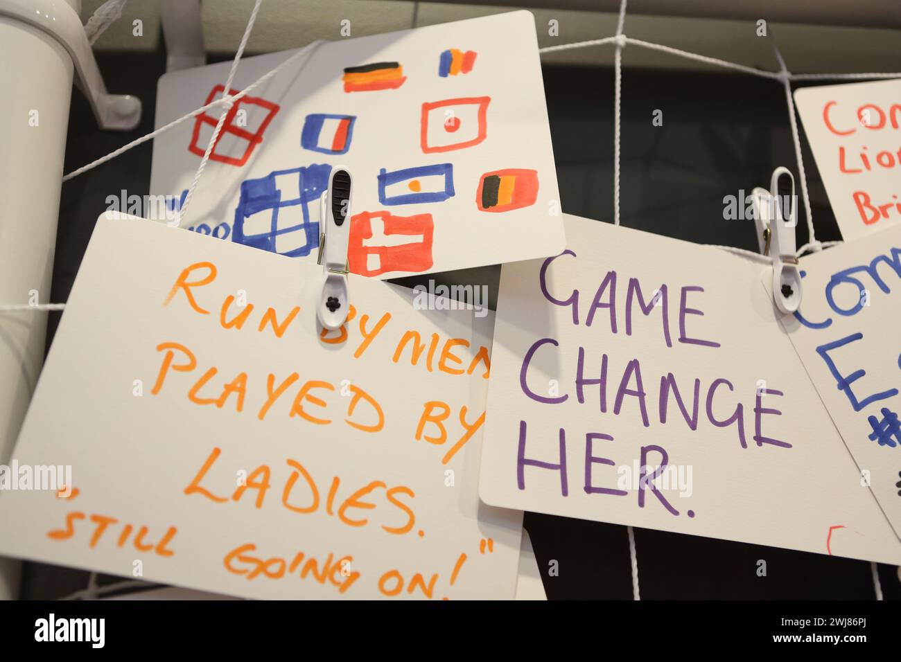 Mostra del National Football Museum Crossing the Line la storia del calcio femminile durante UEFA Womens Euro 6 luglio 2022 Old Trafford Manchester Foto Stock