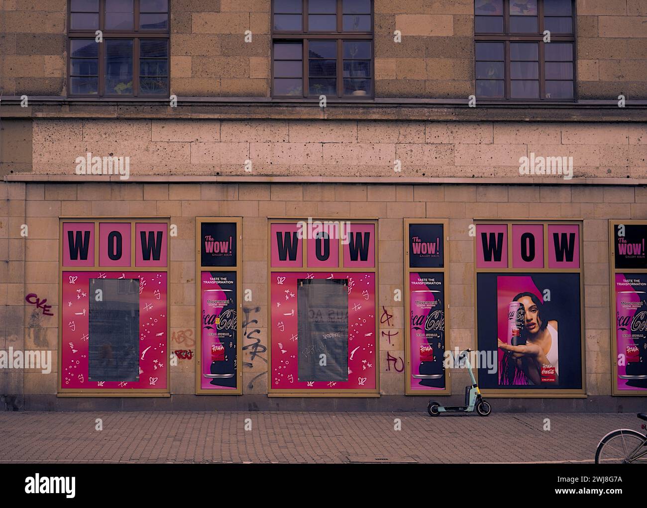 Strade colorate di Berlino che danno un'atmosfera alla moda, Berlino, Germania Foto Stock