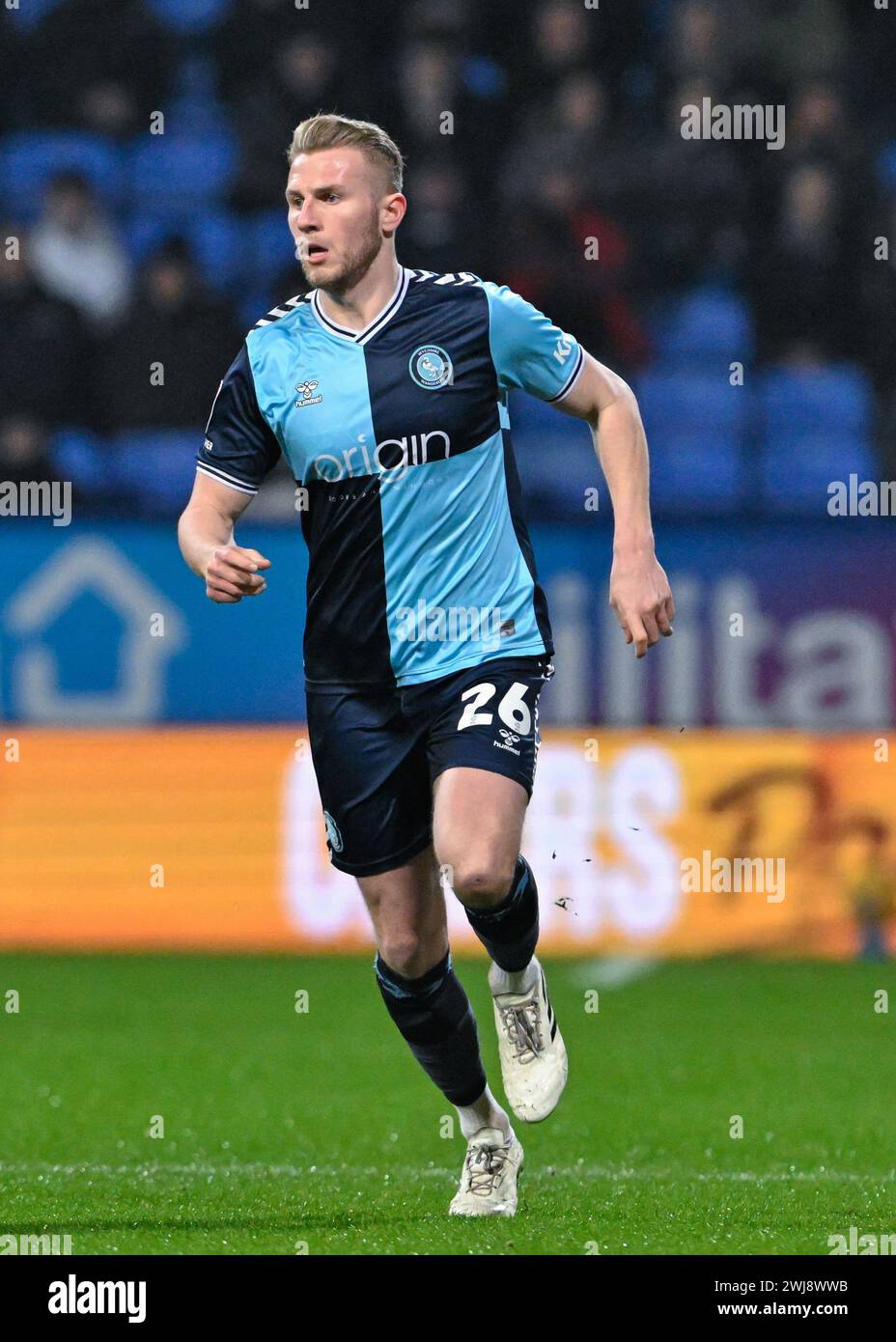 Jason McCarthy dei Wycombe Wanderers, durante la partita di Sky Bet League 1 Bolton Wanderers vs Wycombe Wanderers al Toughsheet Community Stadium, Bolton, Regno Unito, 13 febbraio 2024 (foto di Cody Froggatt/News Images) Foto Stock