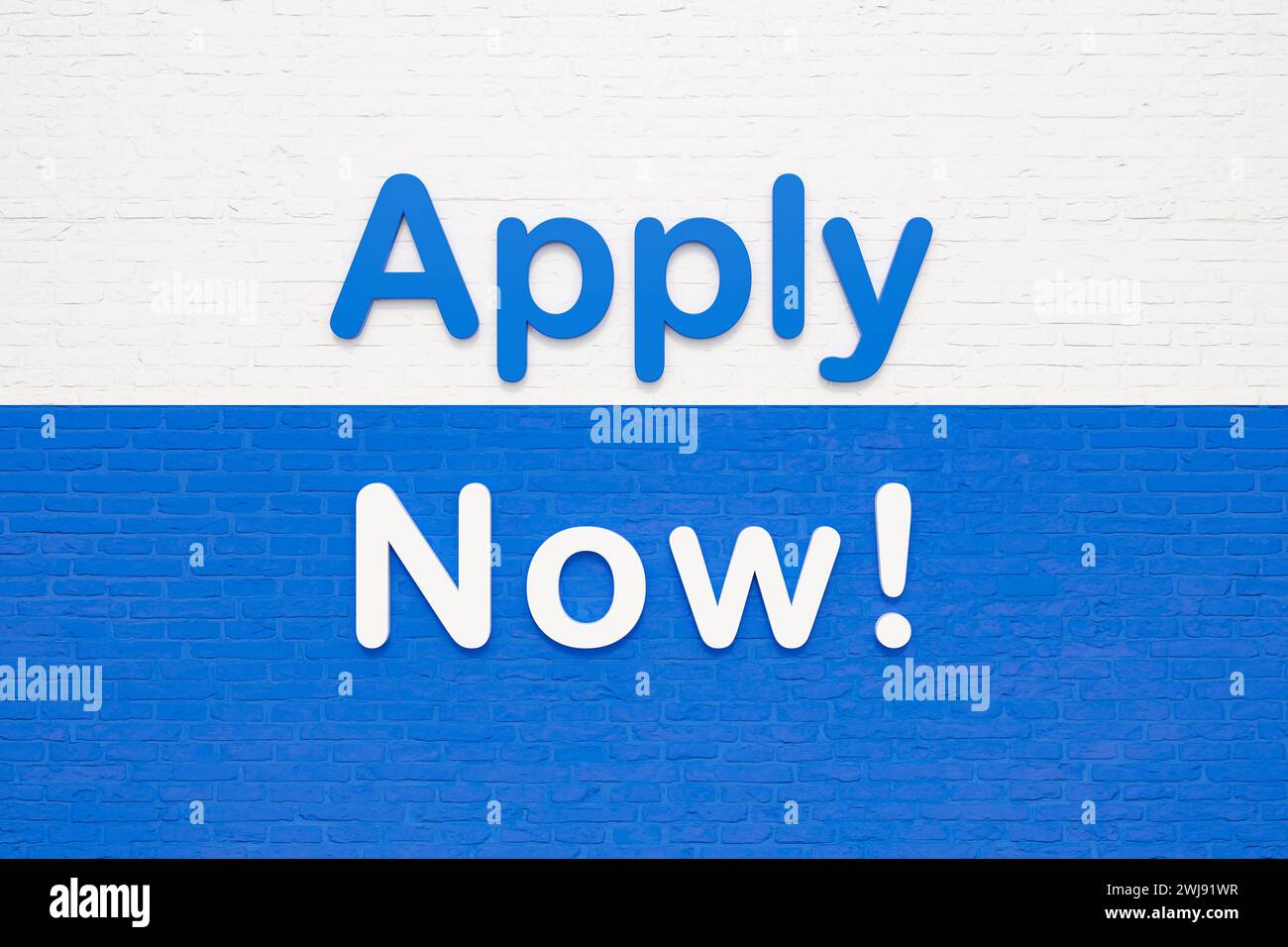 Iscrivetevi ora. Iscrivetevi ora. Lettere colorate su un muro di mattoni bianco e blu. Assunzione, richiesta, invito, richiesta di partecipazione, motivazione, carriera. 3D illustr Foto Stock