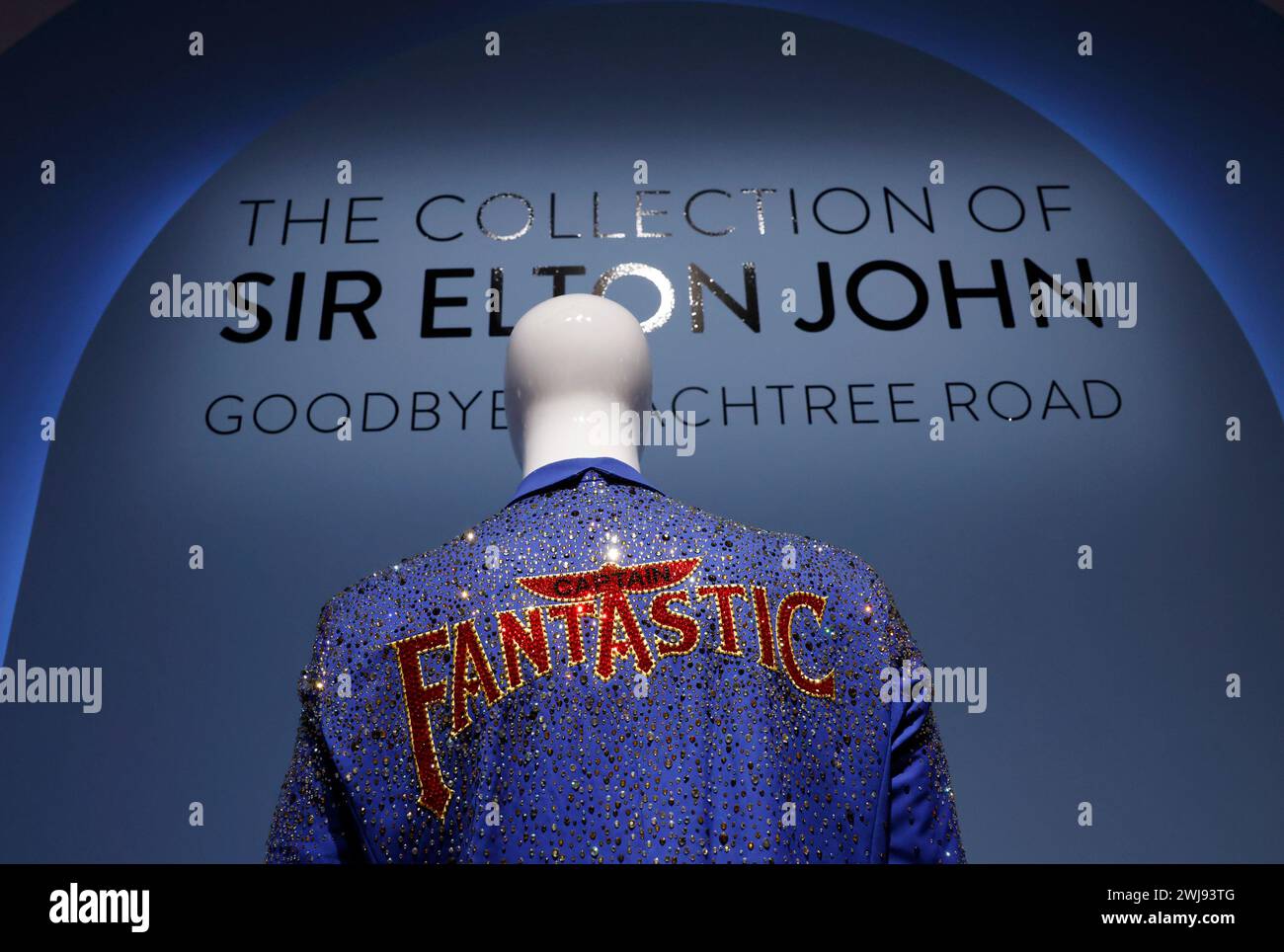 New York, Stati Uniti. 13 febbraio 2024. Fotografie, arte, mobili, moda e altri oggetti da collezione sono in mostra e saranno venduti all'asta come parte della Collezione di Sir Elton John Goodbye Peachtree Road al Christie's di New York City martedì 13 febbraio 2024. Foto di John Angelillo/UPI credito: UPI/Alamy Live News Foto Stock