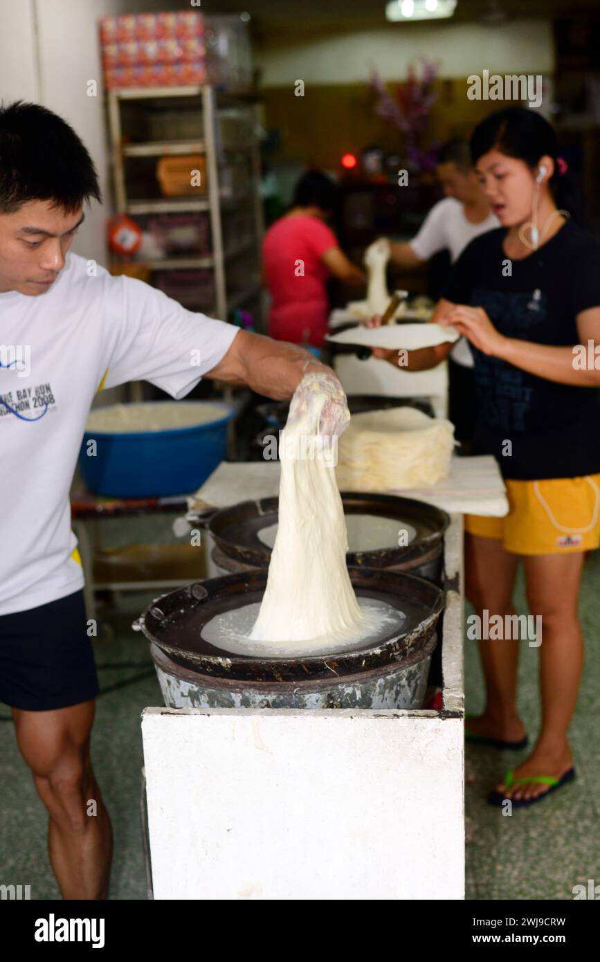 Fabbrica Kway Guan Huat Popiah Skin (crepa sottile simile alla carta) a Singapore. Foto Stock