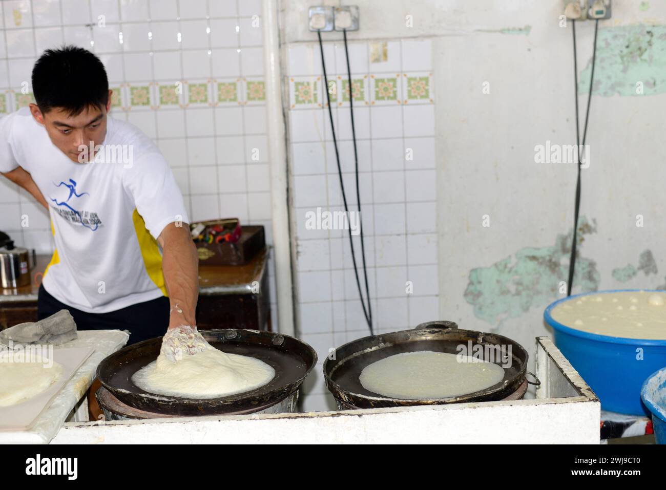 Fabbrica Kway Guan Huat Popiah Skin (crepa sottile simile alla carta) a Singapore. Foto Stock