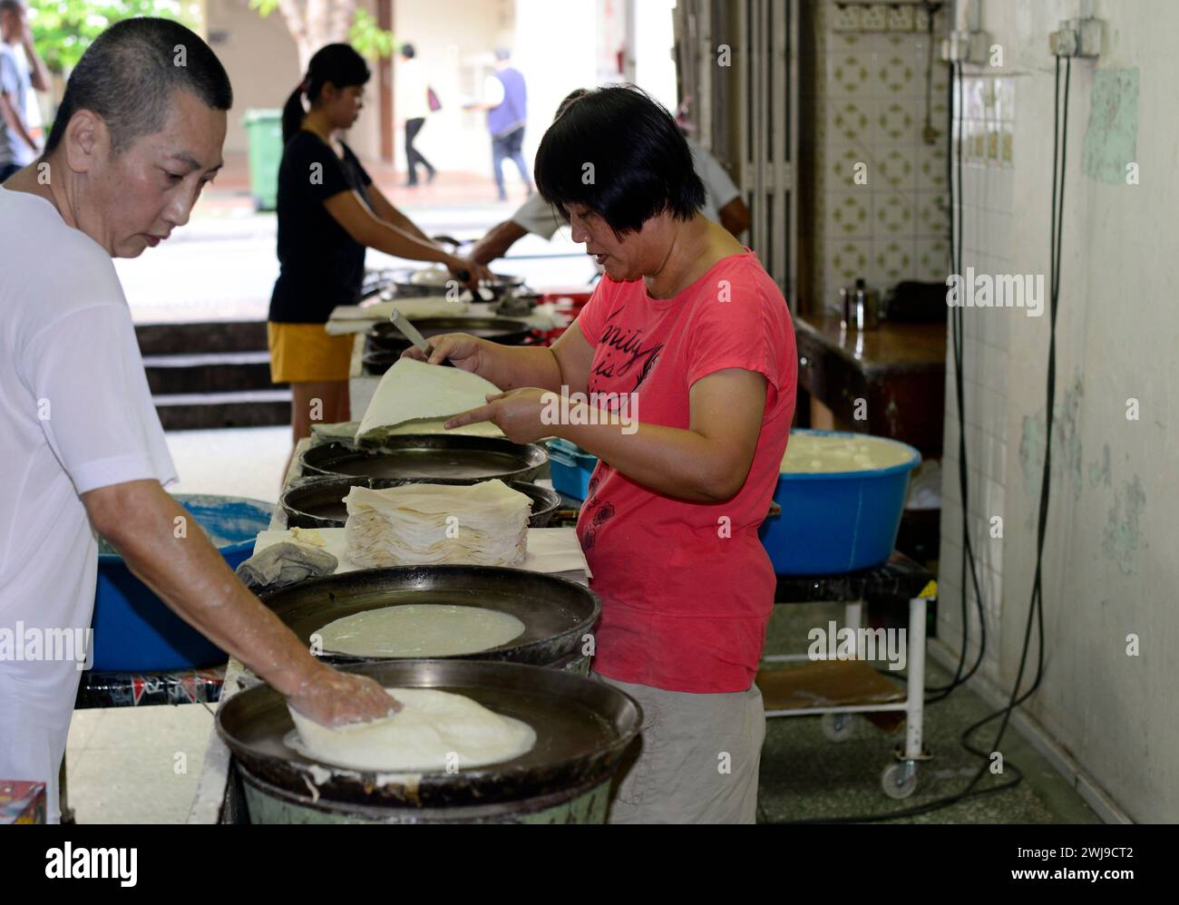 Fabbrica Kway Guan Huat Popiah Skin (crepa sottile simile alla carta) a Singapore. Foto Stock