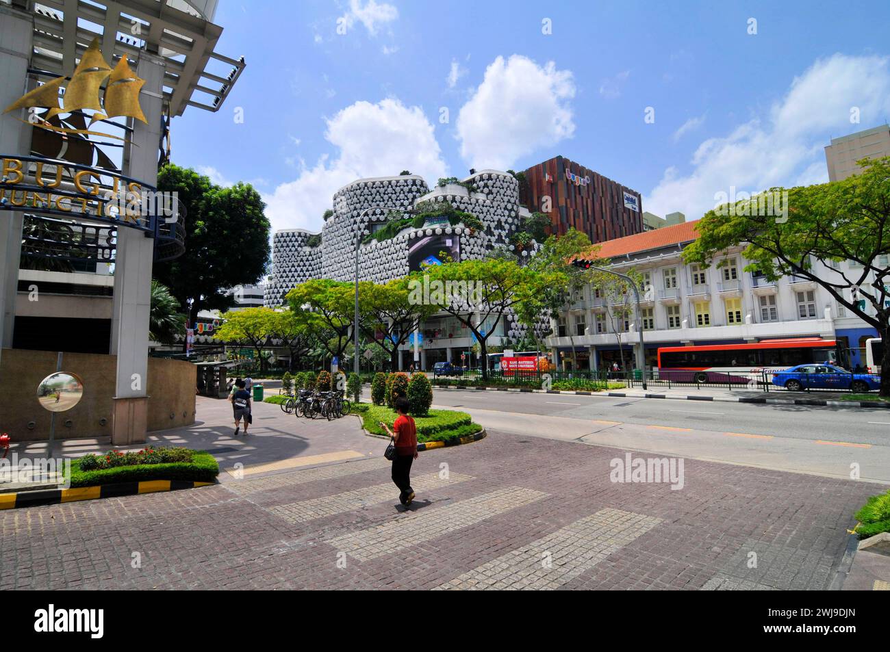 Bugis Junction e i centri commerciali capita Land in Victoria Street a Singapore. Foto Stock