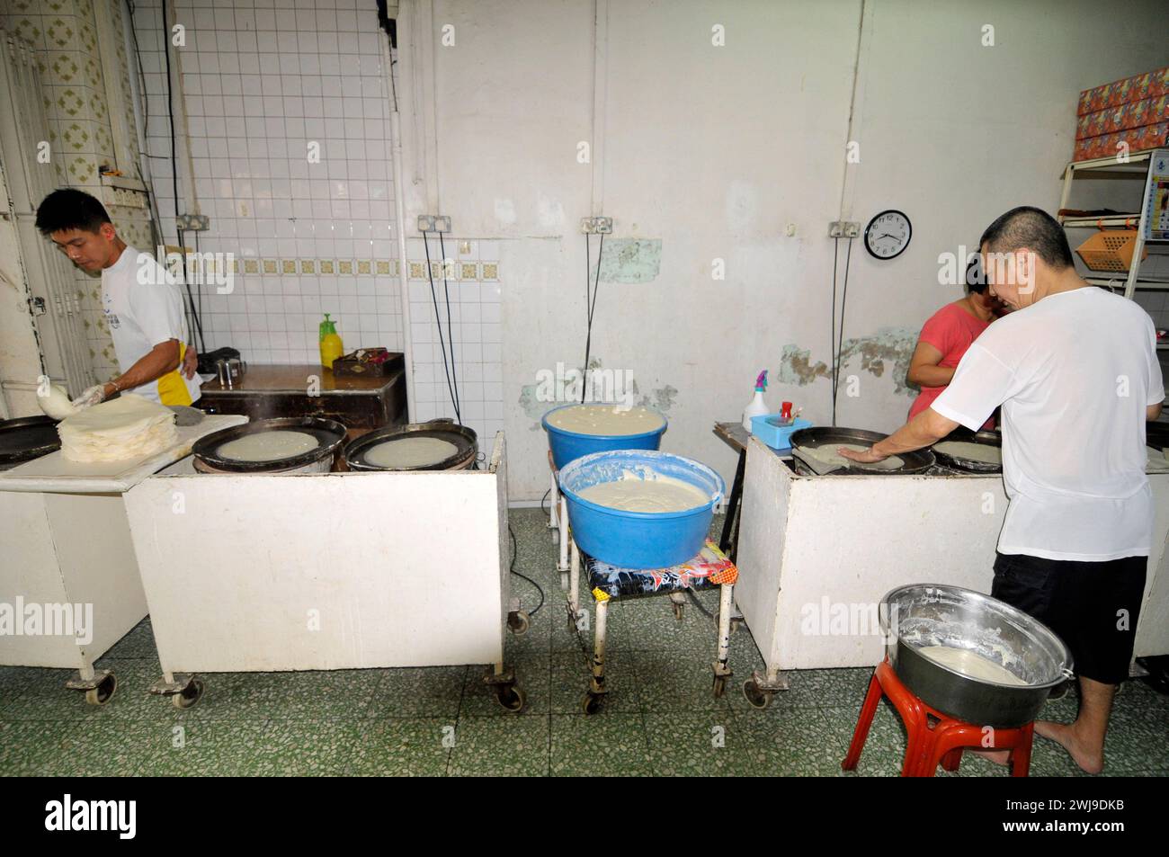 Fabbrica Kway Guan Huat Popiah Skin (crepa sottile simile alla carta) a Singapore. Foto Stock