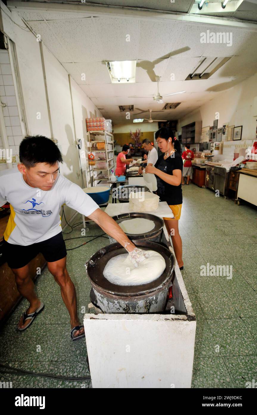 Fabbrica Kway Guan Huat Popiah Skin (crepa sottile simile alla carta) a Singapore. Foto Stock