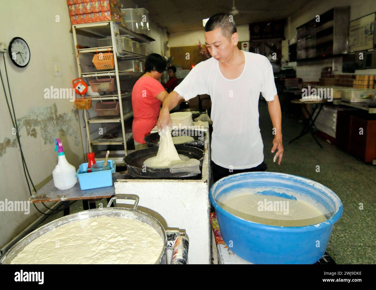 Fabbrica Kway Guan Huat Popiah Skin (crepa sottile simile alla carta) a Singapore. Foto Stock