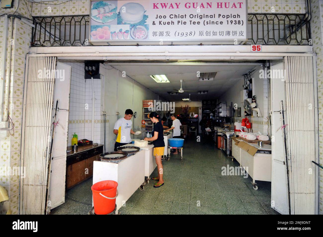 Fabbrica Kway Guan Huat Popiah Skin (crepa sottile simile alla carta) a Singapore. Foto Stock