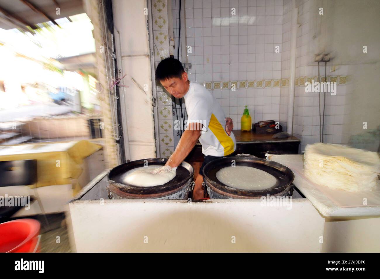 Fabbrica Kway Guan Huat Popiah Skin (crepa sottile simile alla carta) a Singapore. Foto Stock