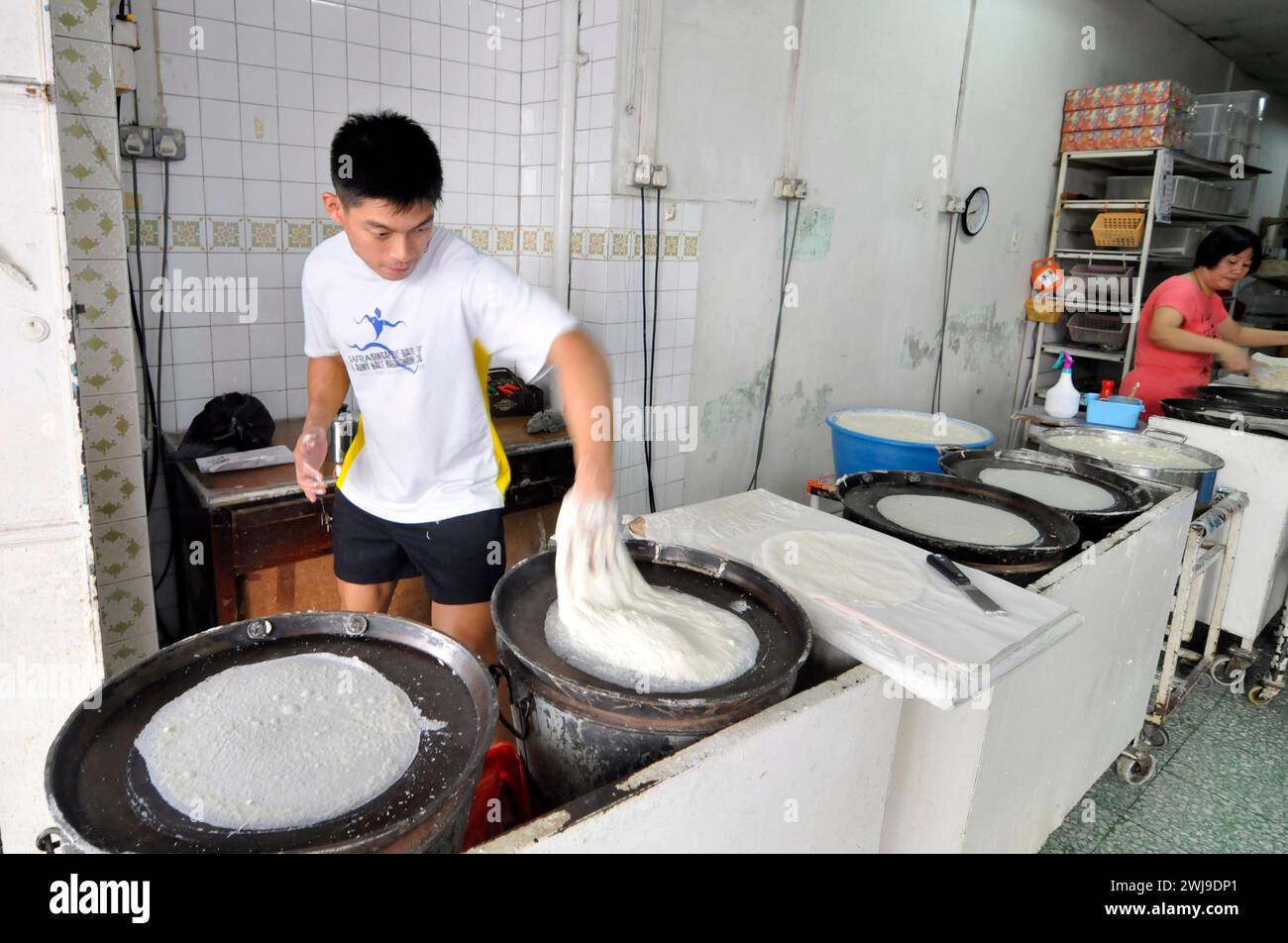 Fabbrica Kway Guan Huat Popiah Skin (crepa sottile simile alla carta) a Singapore. Foto Stock