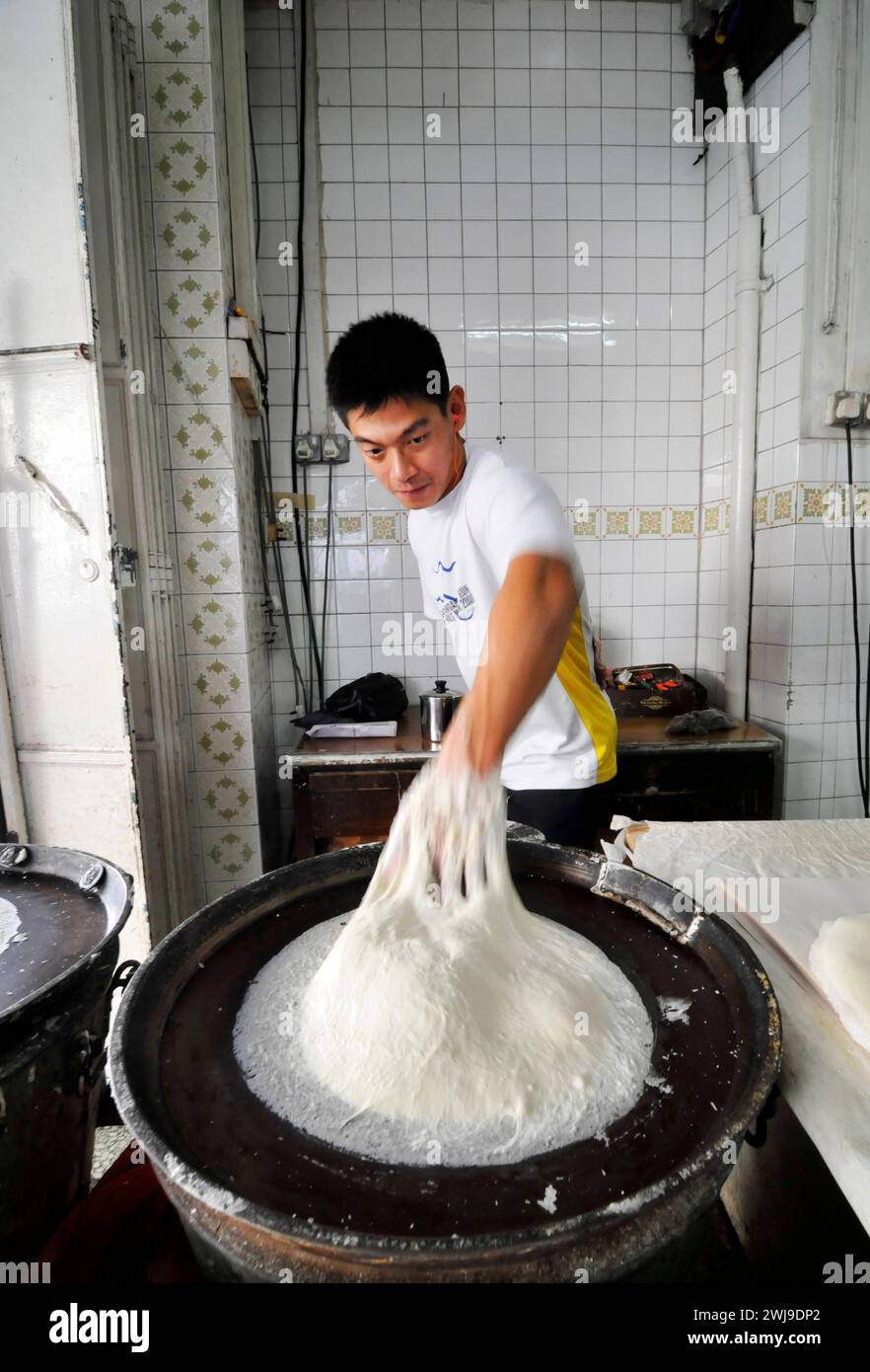 Fabbrica Kway Guan Huat Popiah Skin (crepa sottile simile alla carta) a Singapore. Foto Stock