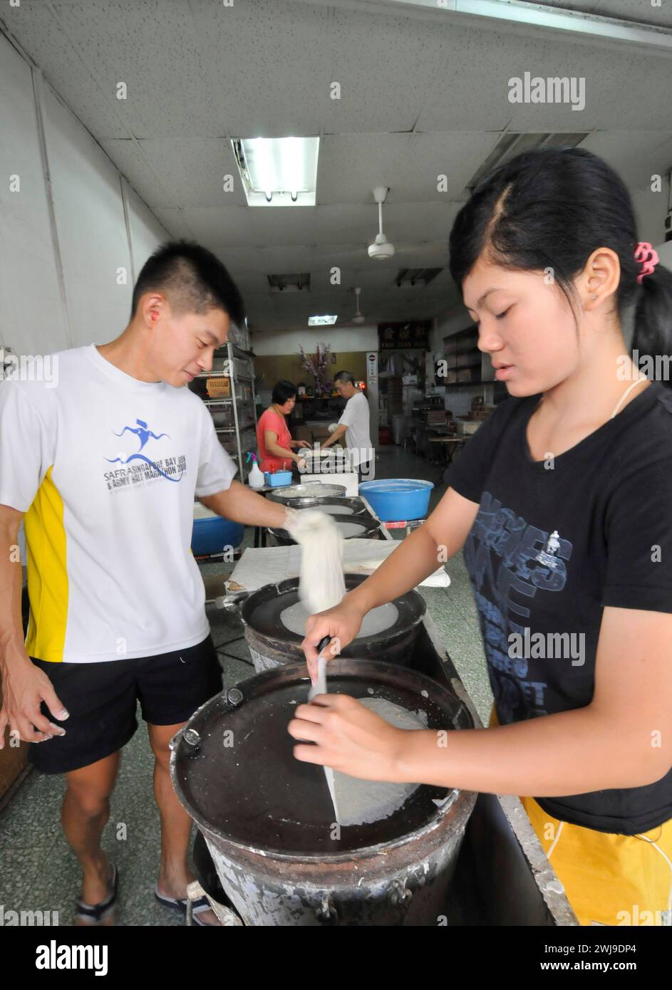 Fabbrica Kway Guan Huat Popiah Skin (crepa sottile simile alla carta) a Singapore. Foto Stock