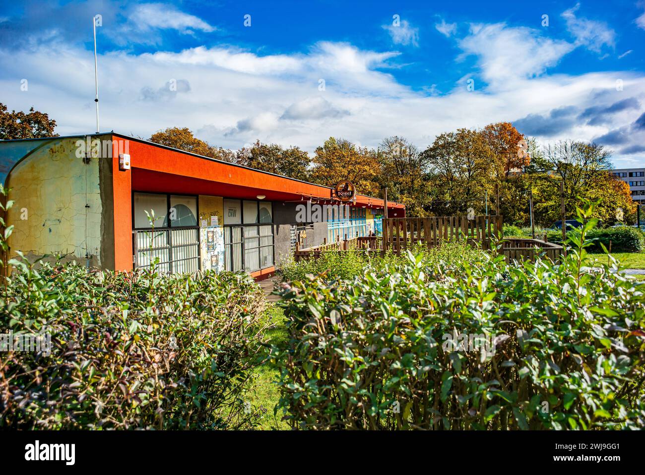 Praha, Repubblica Ceca, 28 ottobre 2023, chiosco e negozio vicino allo stadio strahov *** Praha, Tschechische Republik, 28. Oktober 2023, Kiosk und Geschäft in der Nähe des Strahov-Stadions Copyright: XWolfgangxSimlingerx Foto Stock