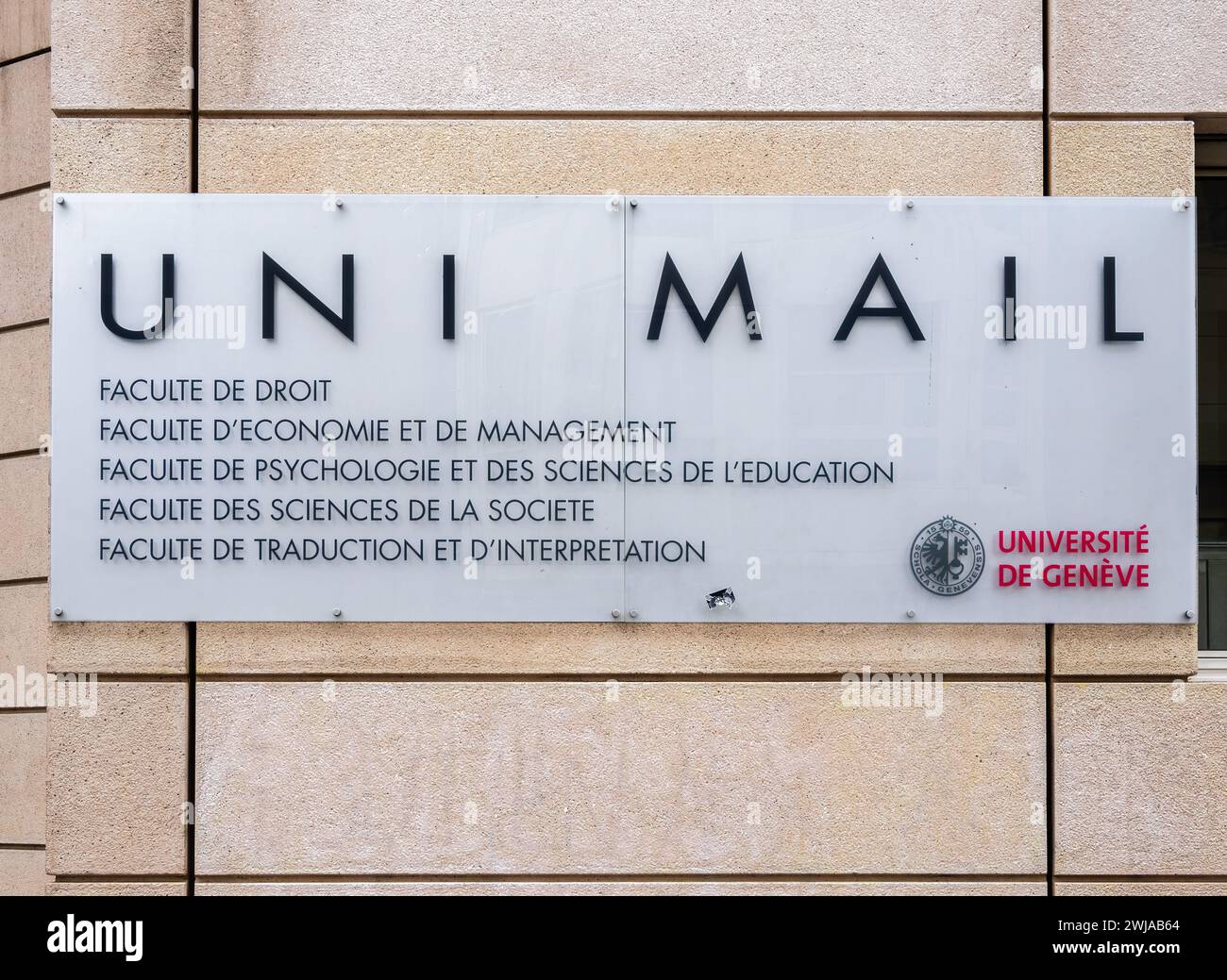 Ginevra, Svizzera - 3 febbraio 2024: UNI mail è dedicata alle scienze sociali. Ospita le Facoltà di giurisprudenza, economia e Management, Psicologia e Foto Stock