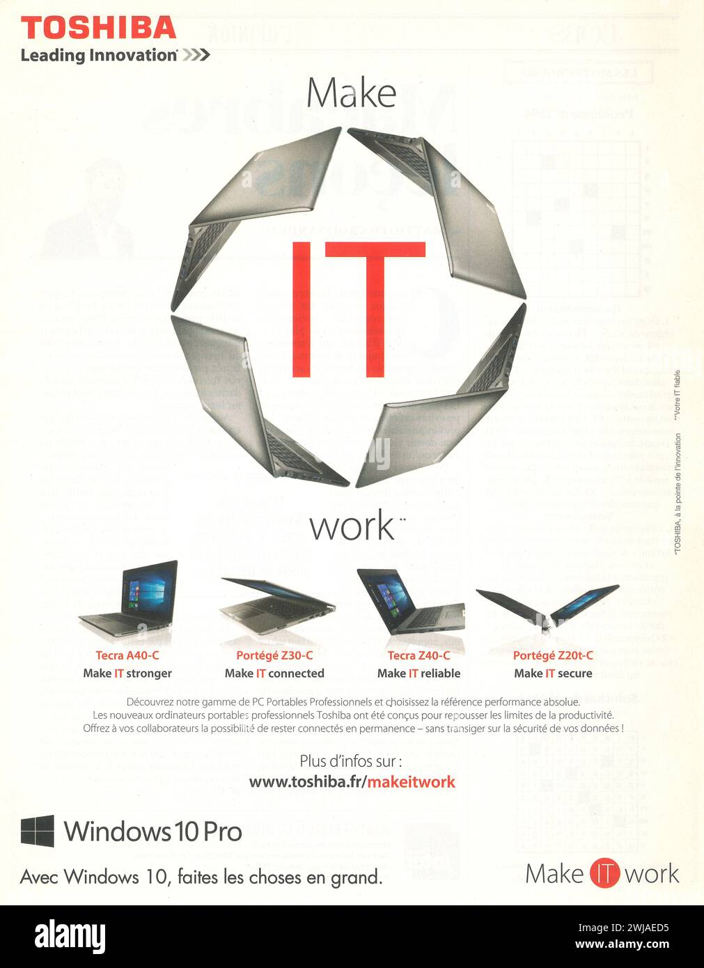 2016 notebook Toshiba con pubblicità Windows 10 in una rivista francese Foto Stock