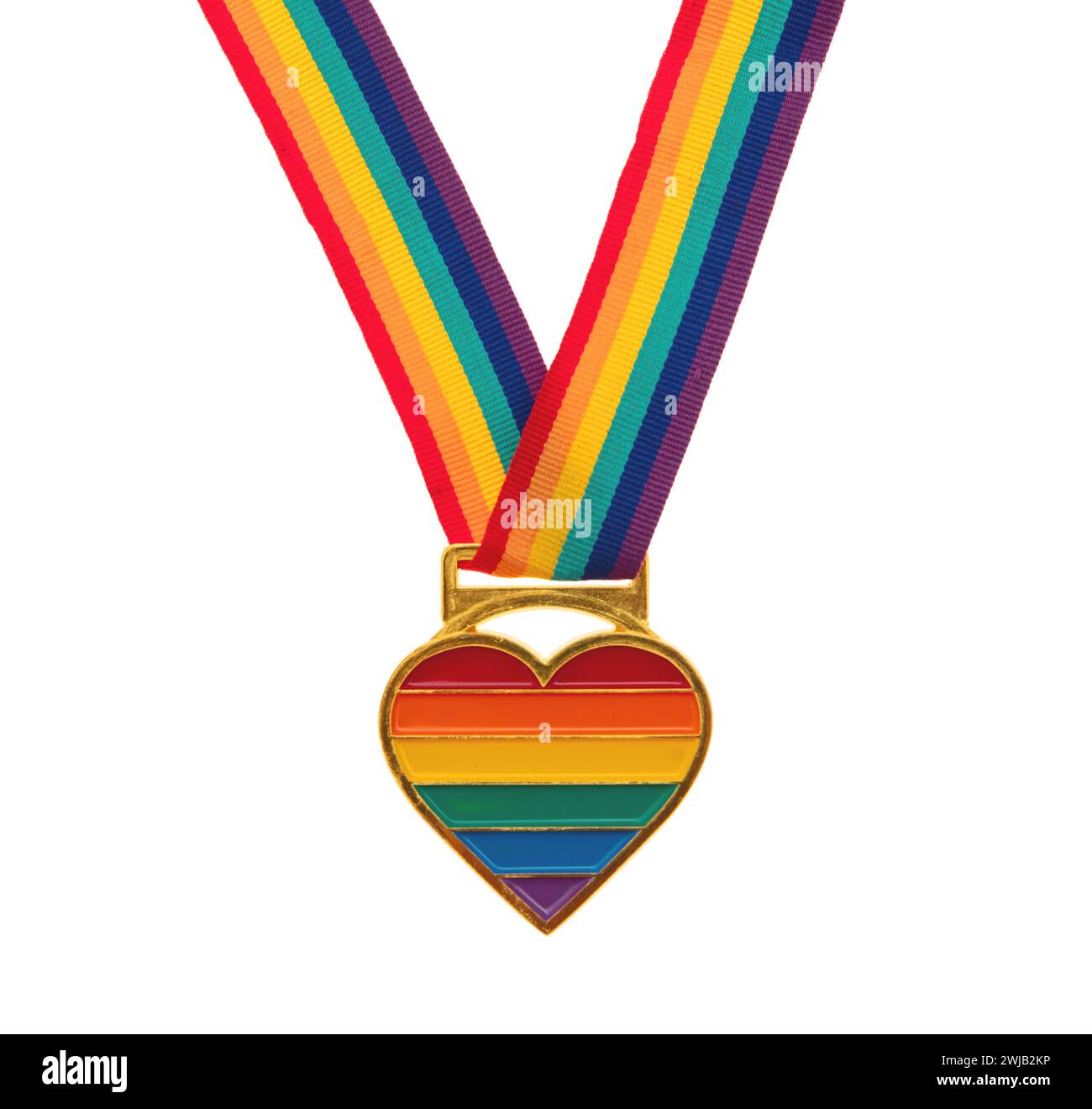 Nastro colorato arcobaleno e medaglia a forma di cuore isolato su bianco trasparente, Foto Stock