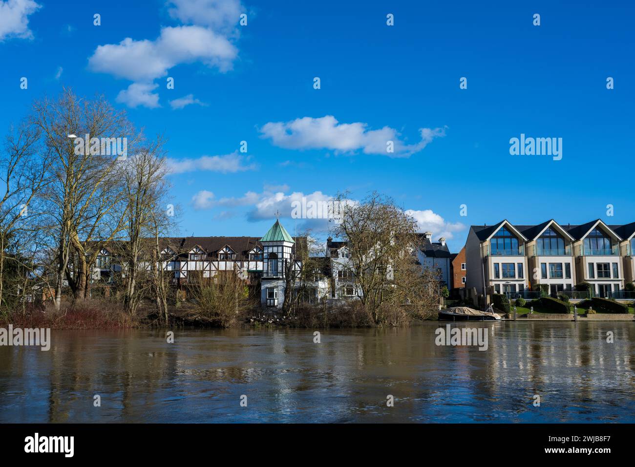 Taplow Riverside, Luxury Homes, River Tamigi, Buckinghamshire, Inghilterra, REGNO UNITO, REGNO UNITO. Foto Stock