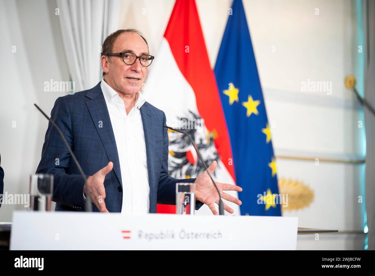 Vienna, Vienna, Austria. 14 febbraio 2024. Foyer stampa dopo il Consiglio dei ministri del governo federale austriaco. L'immagine mostra il Ministro degli affari sociali, della salute, dell'assistenza e della tutela dei consumatori Johannes Rauch (immagine di credito: © Andreas Stroh/ZUMA Press Wire) SOLO USO EDITORIALE! Non per USO commerciale! Foto Stock