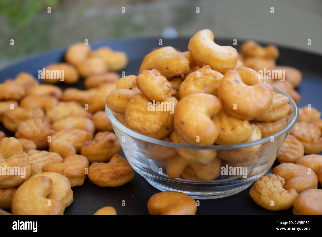 Biscotti Namkeen Kaju a forma di anacardi, biscotti e spuntini Foto Stock