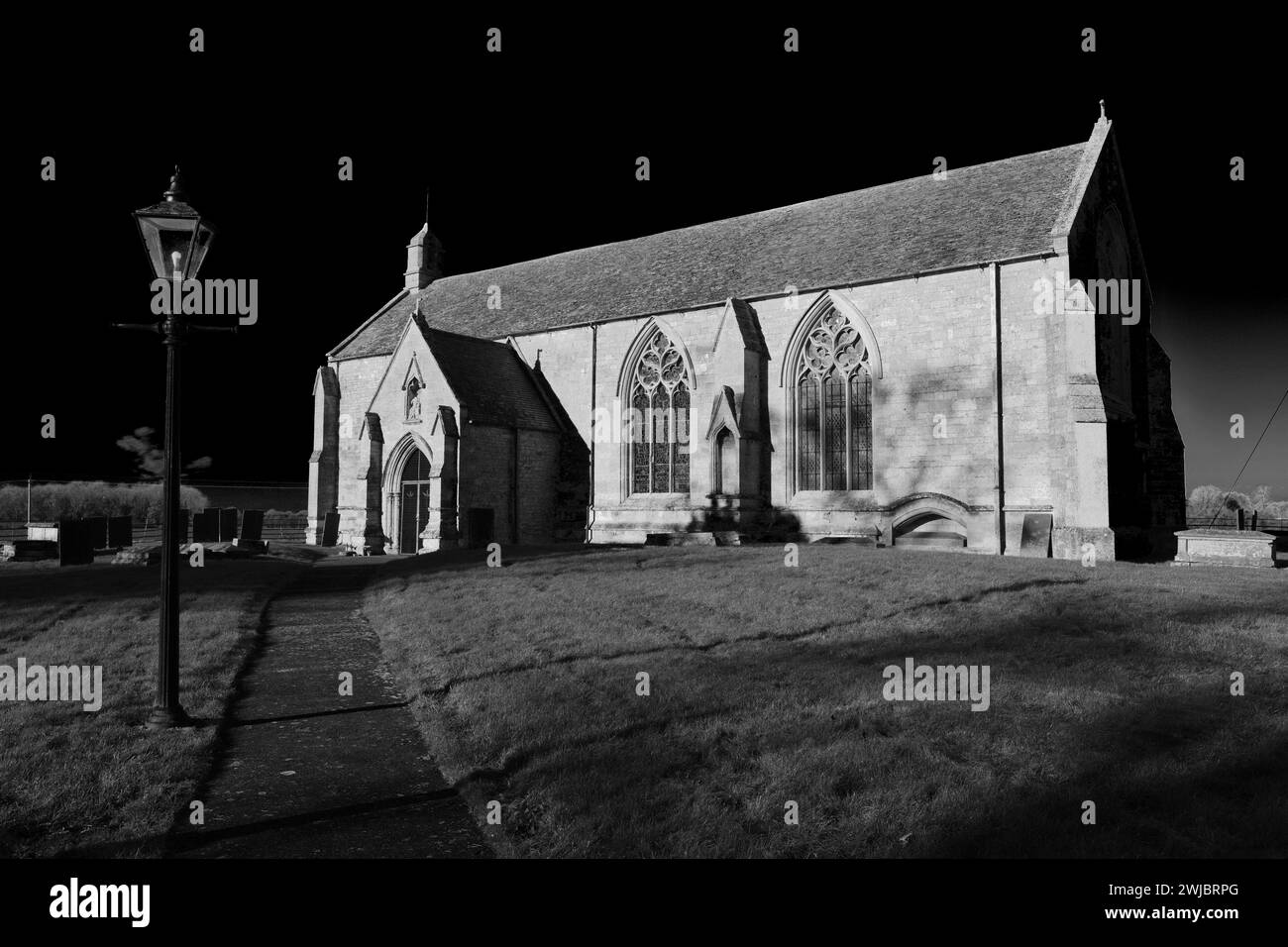 Vista sulla chiesa di St Mary All Saints, il villaggio di South Kyme, il distretto di North Kesteven del Lincolnshire, Inghilterra. Foto Stock